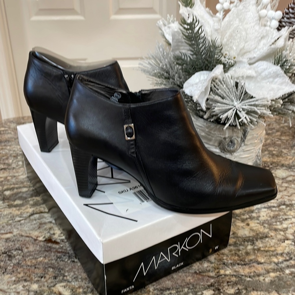 NWOT Markon Black Leather Heeled Bootie